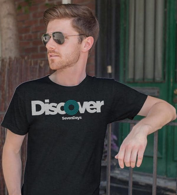 DISCOVER T-Shirt: V-Cut (includes 3 free stickers) - Image 2